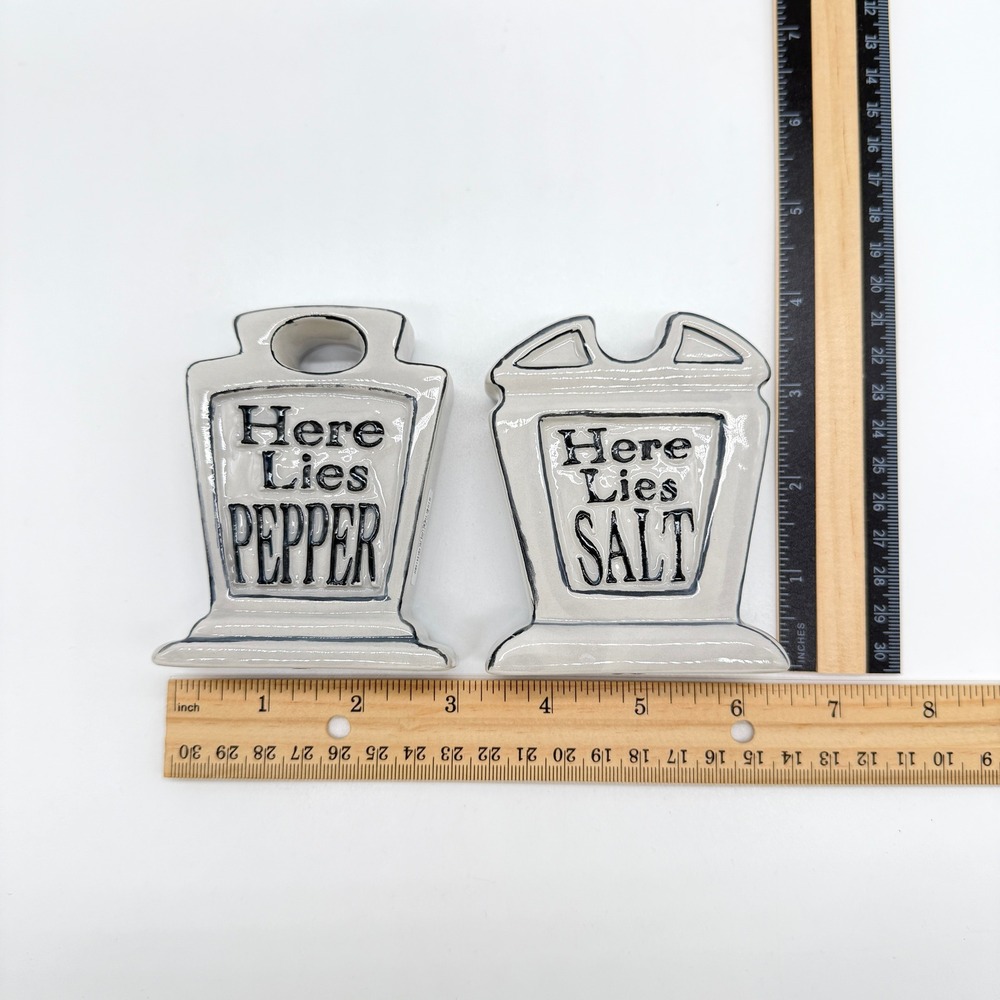 ONE HUNDRED 80 DGREES Tombstone Salt Pepper Shakers Halloween Spooky Decor - Picture 10 of 10